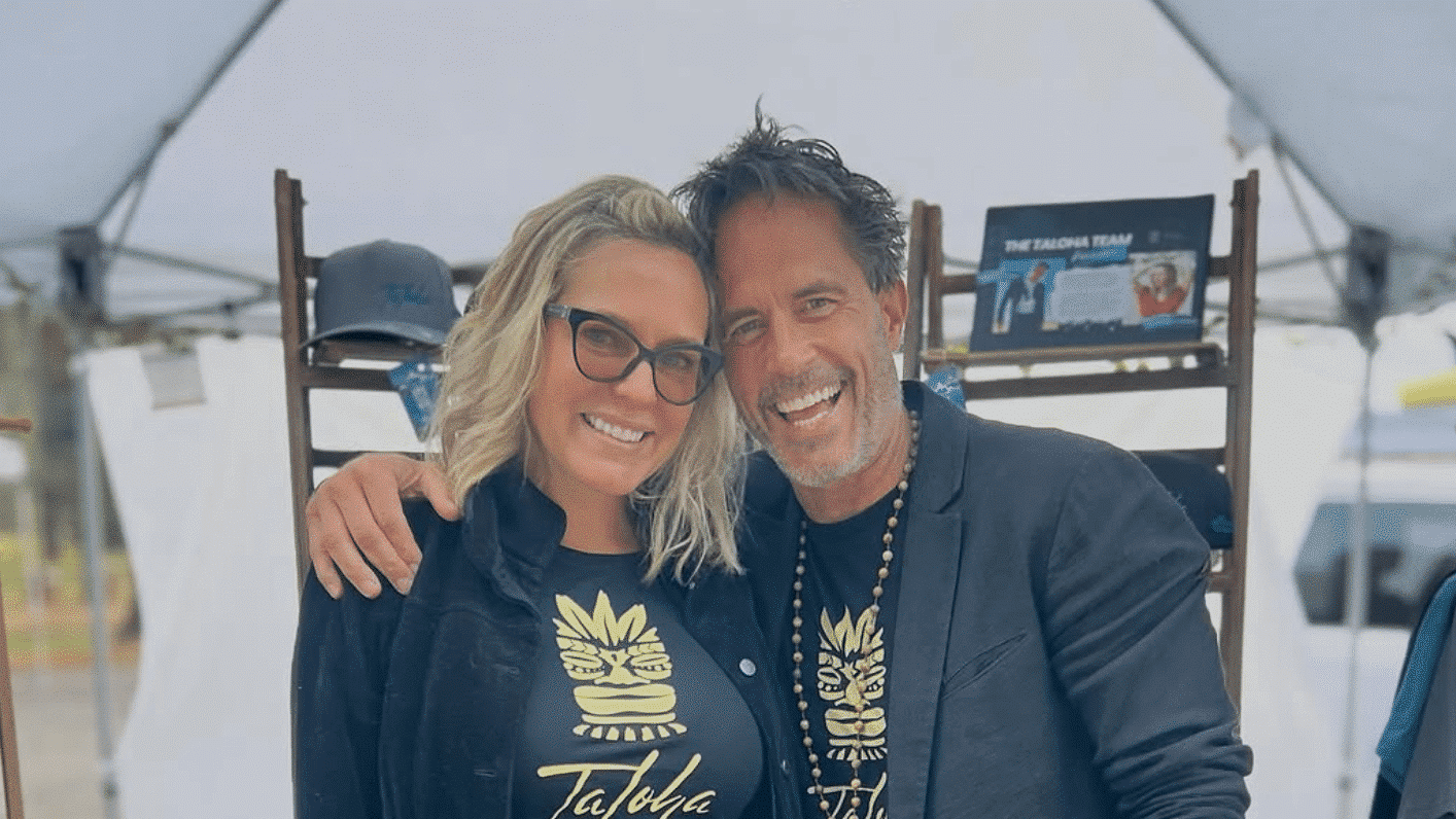 Taloha-coaches-at-booth